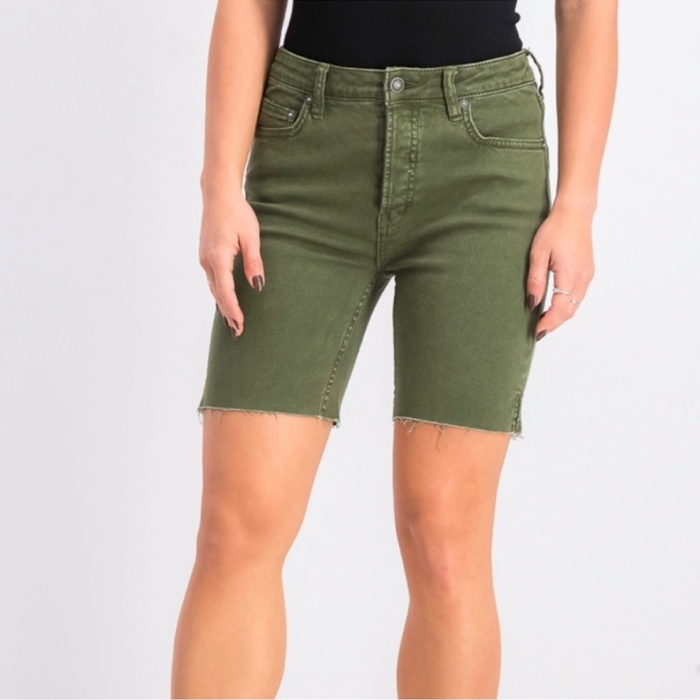 Free People Avery Bermuda Short in Green Size 26